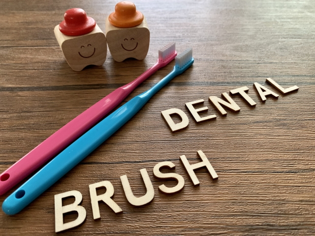 歯ブラシとDENTAL BRUSHの文字